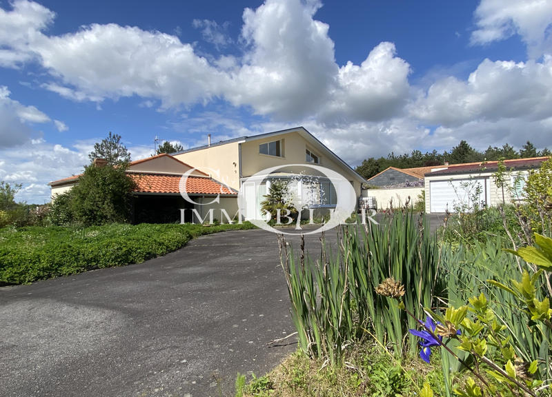 Maison - 183 m² - 6 pièces