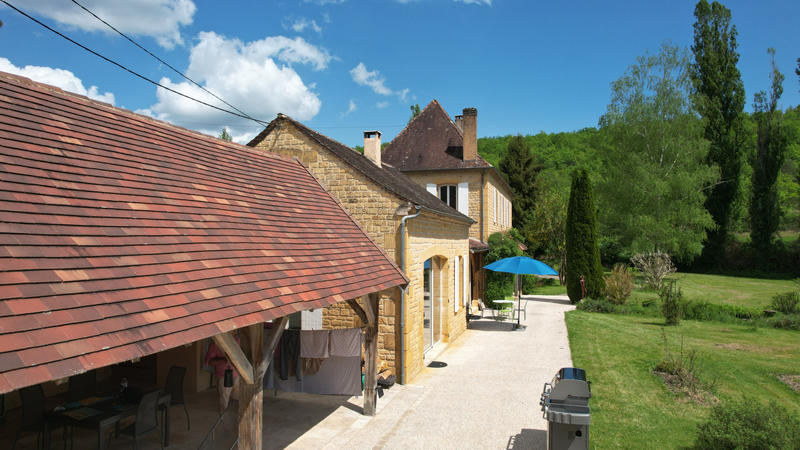 Maison - 279 m² - 9 pièces