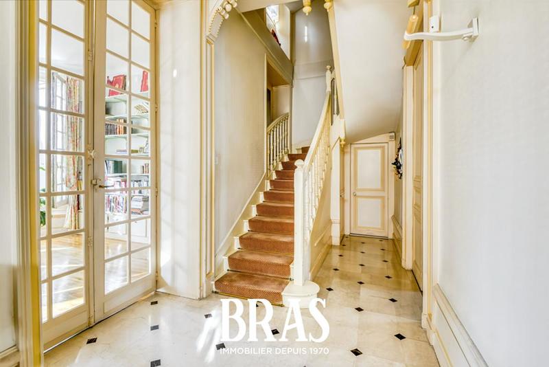 Hôtel particulier - 220 m² - 6 pièces