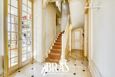 Hôtel particulier - 220 m² - 6 pièces