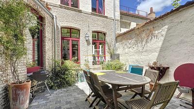 Maison - 231 m² - 8 pièces