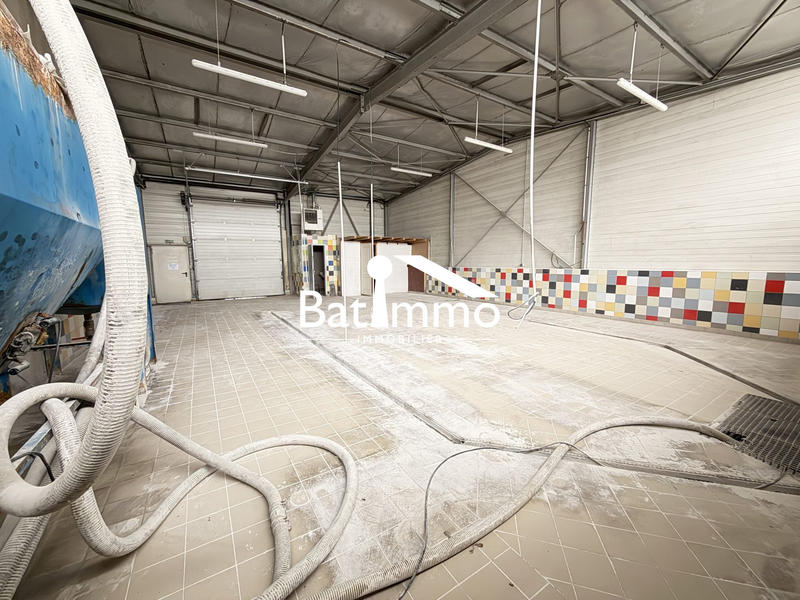 Entrepôt - 143 m²