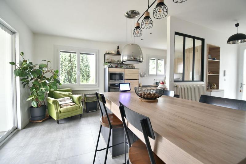 Villa - 203 m² - 6 pièces