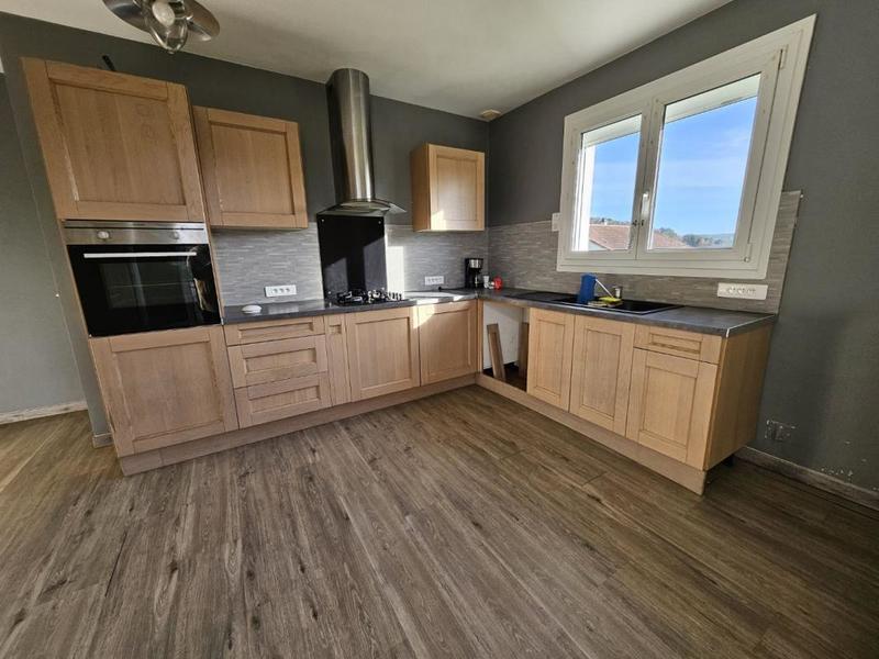 Maison - 90 m² - 5 pièces