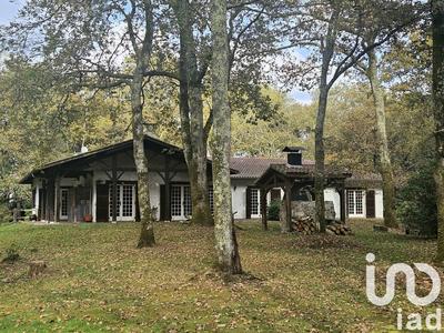 Maison - 258 m² - 8 pièces