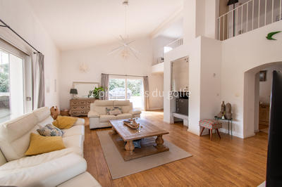 Maison - 250 m² - 8 pièces