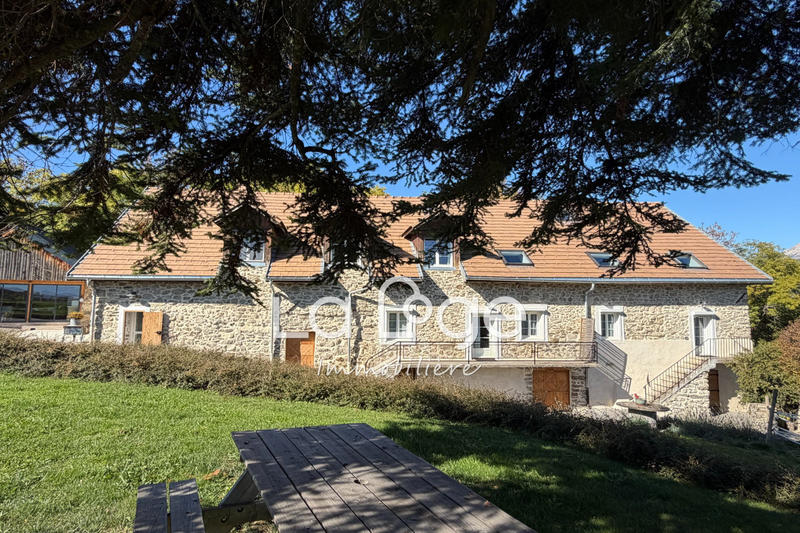 Maison - 6 360 m² - 10 pièces