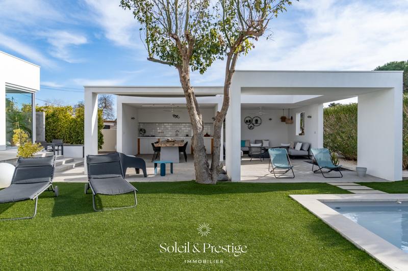 Maison - 313 m² - 8 pièces