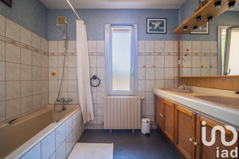 Maison - 182 m² - 9 pièces