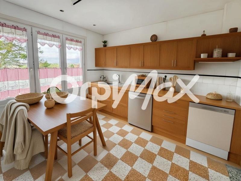 Maison - 96 m² - 5 pièces