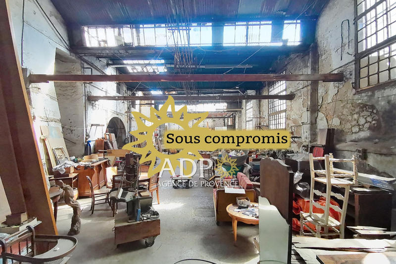 Local commercial - 921 m²