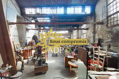 Local commercial - 921 m²