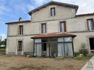 Propriété - 242 m² - 8 pièces