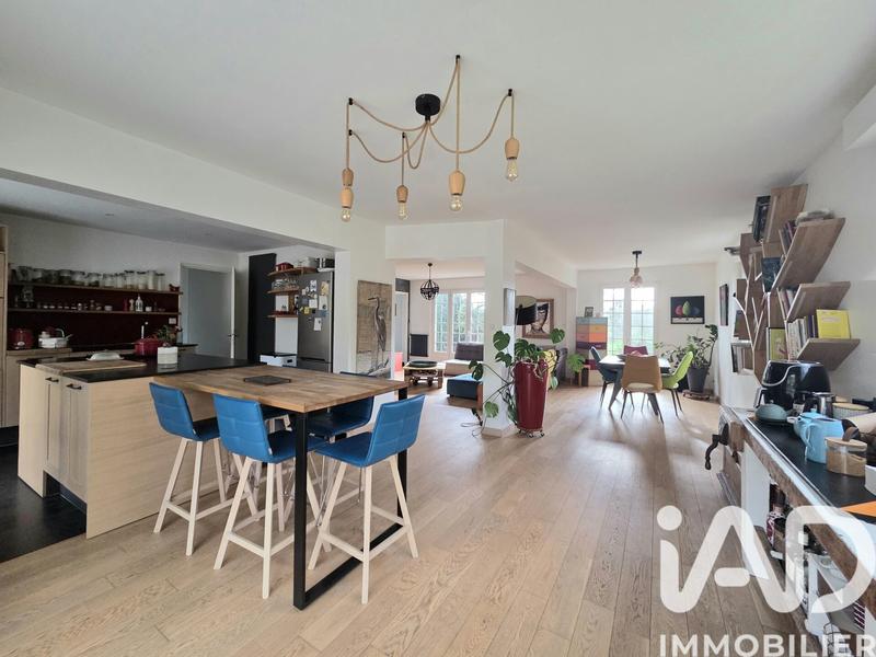 Maison - 210 m² - 8 pièces