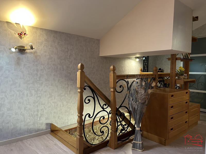 Maison - 321 m² - 9 pièces