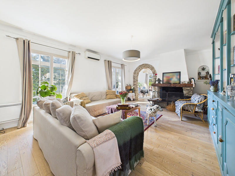 Maison - 250 m² - 10 pièces