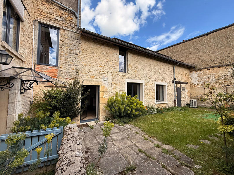 Maison - 216 m² - 9 pièces
