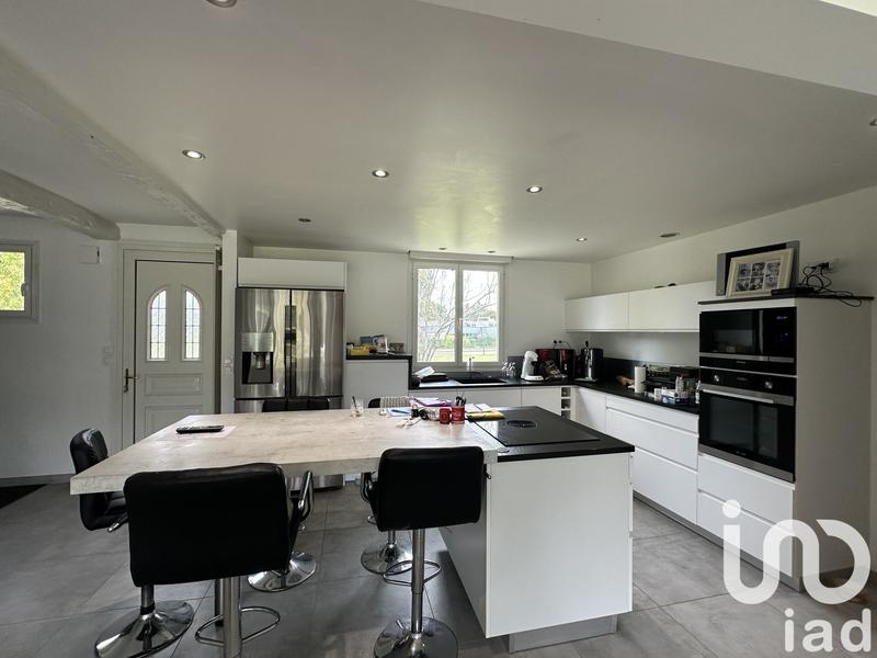 Maison - 202 m² - 8 pièces