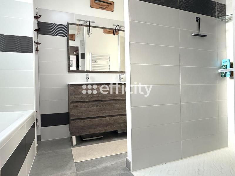 Maison - 127 m² - 5 pièces