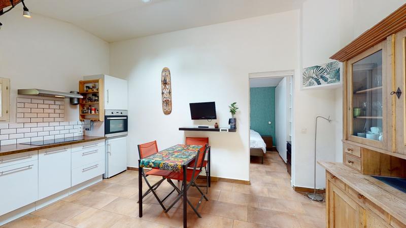 Propriété - 450 m² - 18 pièces
