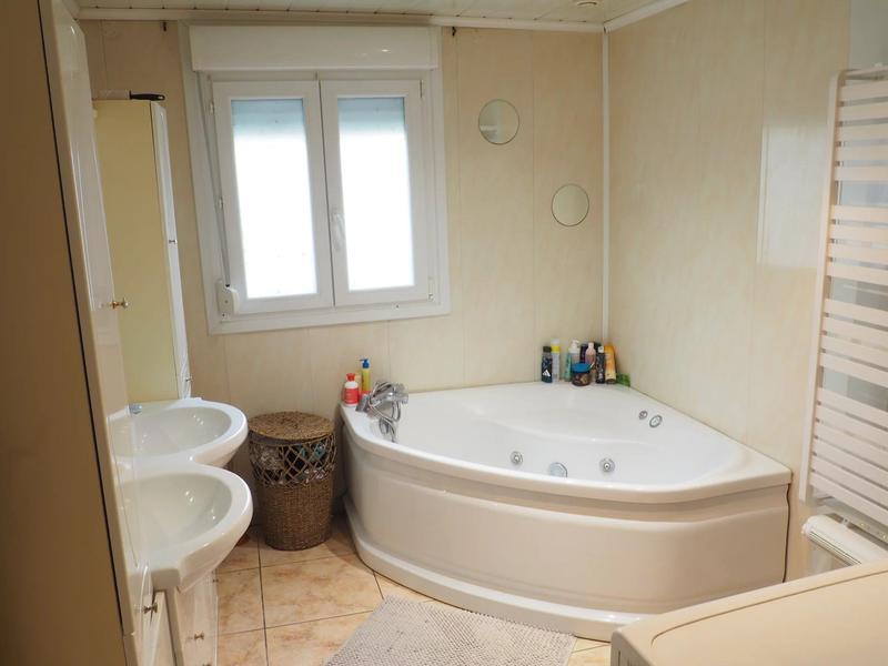 Maison - 99 m² - 4 pièces