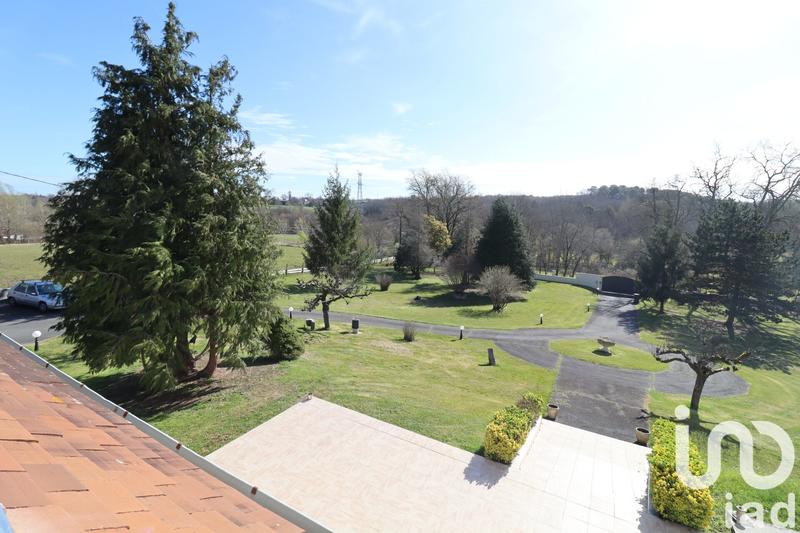 Maison - 240 m² - 6 pièces