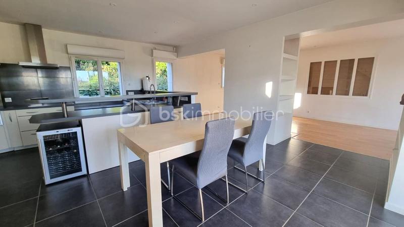 Maison traditionnelle - 180 m² - 5 pièces