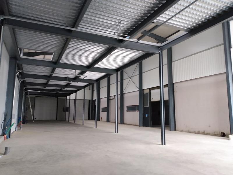 Local d'activité / Entrepôt - 592 m² - 2 pièces