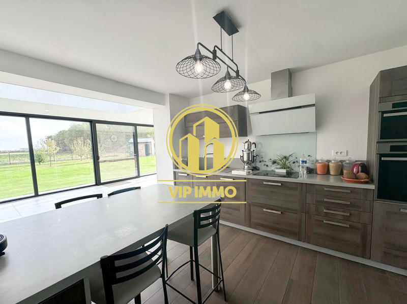 Maison - 180 m² - 5 pièces