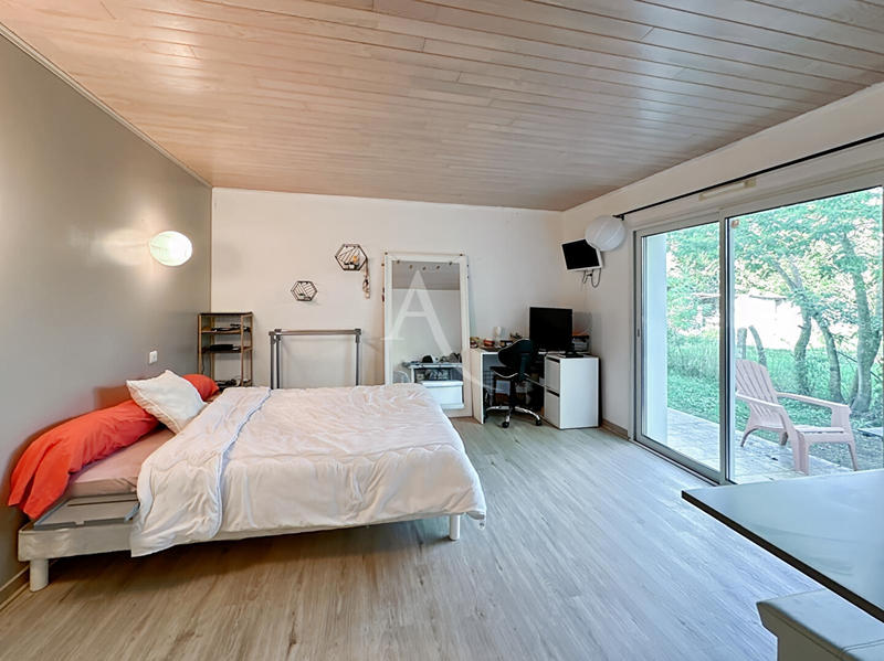 Maison - 223 m² - 7 pièces