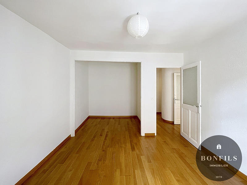 Appartement - 83 m² - 3 pièces