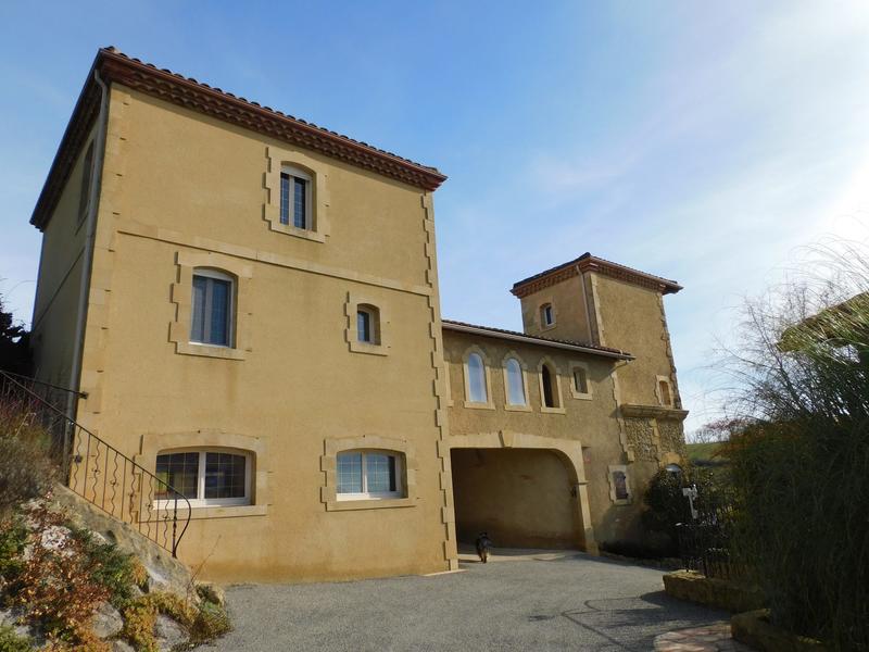 Maison - 936 m² - 23 pièces