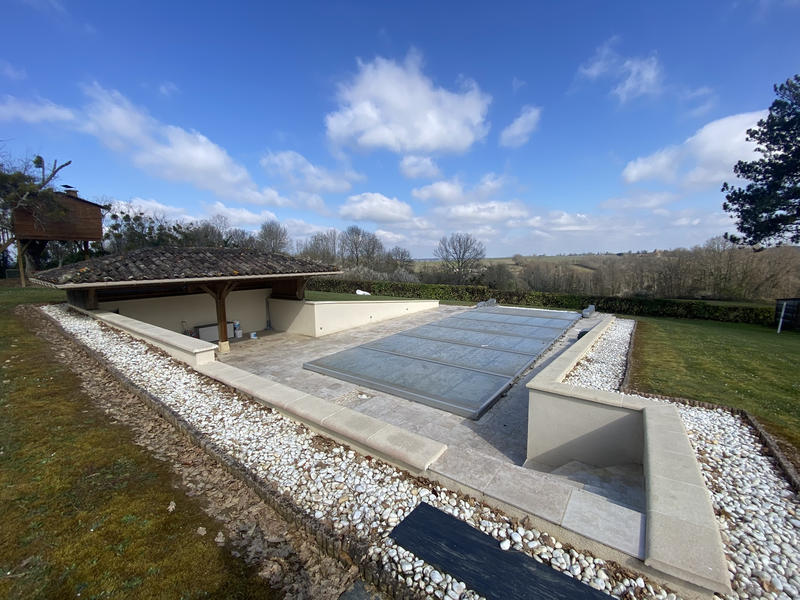 Maison - 280 m² - 8 pièces