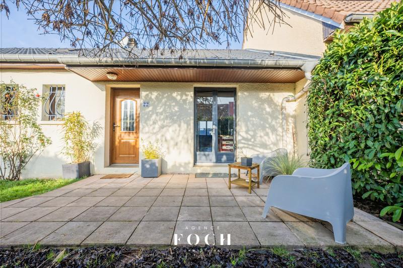 Maison traditionnelle - 220 m² - 8 pièces