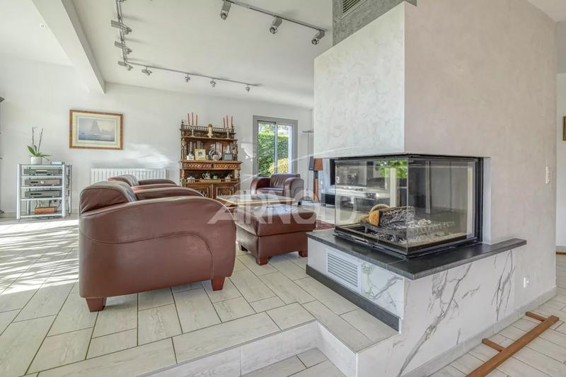 Maison - 232 m² - 11 pièces