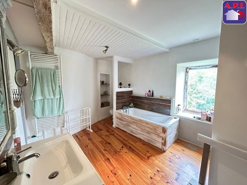 Maison - 228 m² - 8 pièces