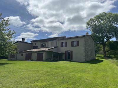 Propriété - 347 m² - 8 pièces