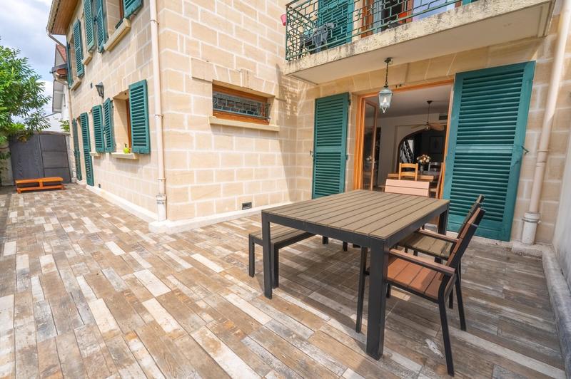 Maison - 200 m² - 8 pièces