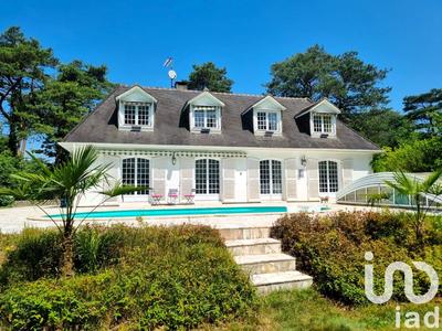 Maison - 220 m² - 9 pièces