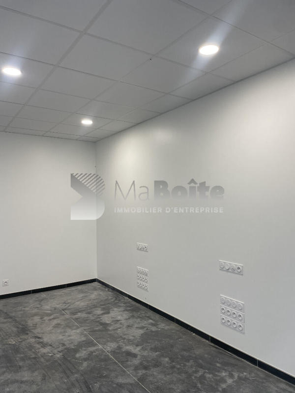 Local d'activités - 824 m² - 6 pièces