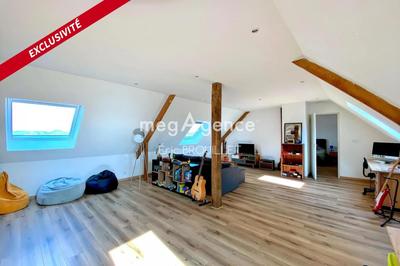 Maison - 212 m² - 9 pièces