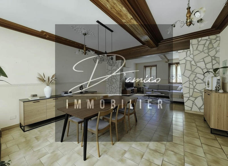 Maison - 166 m² - 7 pièces