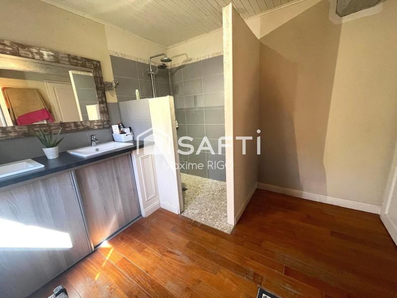 Maison - 247 m² - 9 pièces