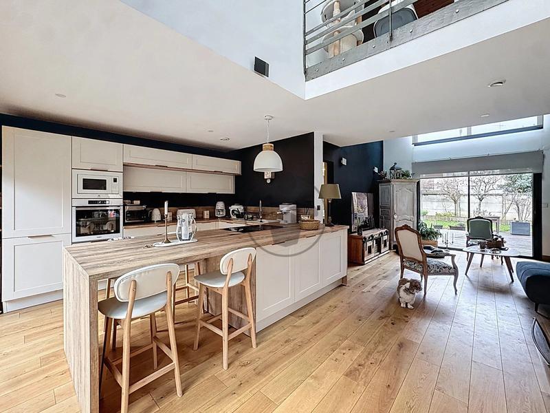 Maison - 180 m² - 7 pièces