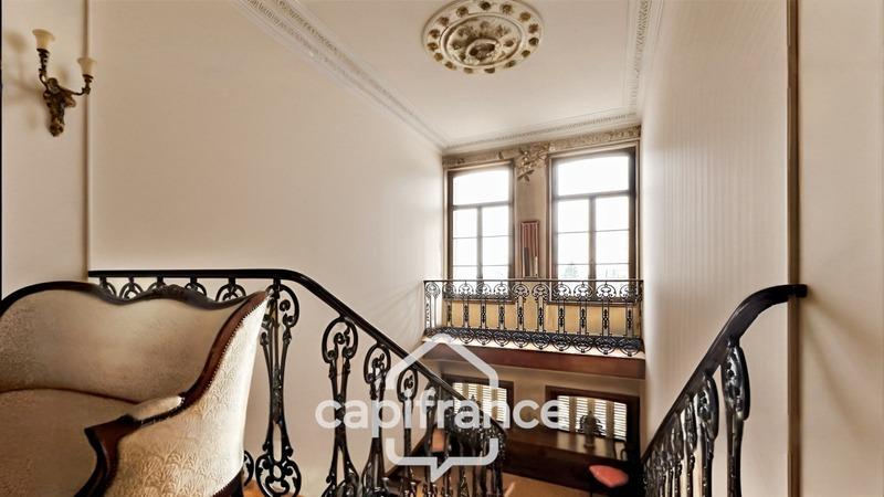 Hôtel particulier - 570 m² - 20 pièces