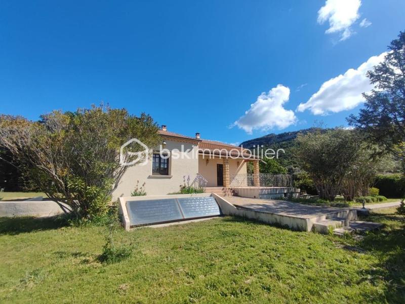 Maison traditionnelle - 104 m² - 5 pièces