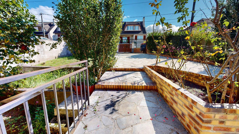 Maison - 250 m² - 11 pièces