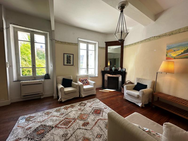 Maison - 281 m² - 7 pièces