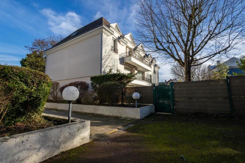 Appartement - 99 m² - 4 pièces