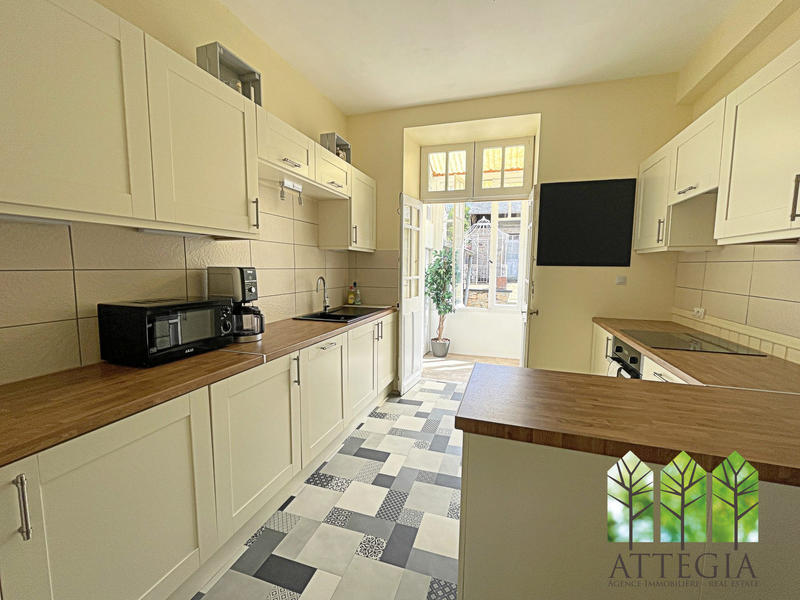 Maison - 165 m² - 8 pièces